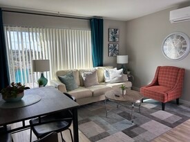 Building Photo - 7880 Laurelridge Rd