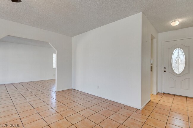 Building Photo - 707 Honeybee Ct