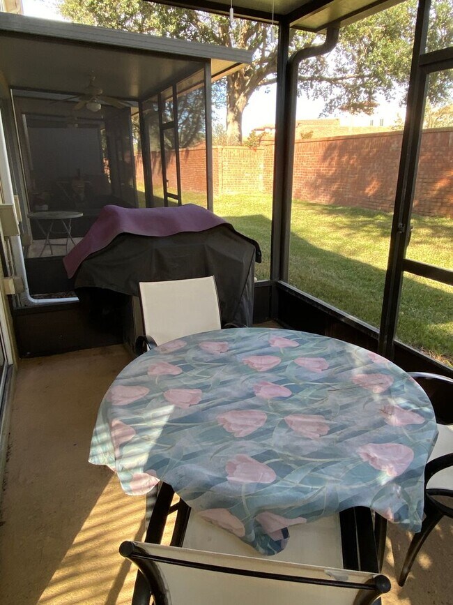 Building Photo - MOVE-IN SPECIAL!!! Townhome 3 Bedroom/2.5 Bathroom in Winter Park in a gated community