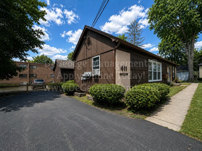 Building Photo - 2 Bedroom 1 Bath Ranch Apartment Home with washer dryer hookups for rent in Newark, NY
