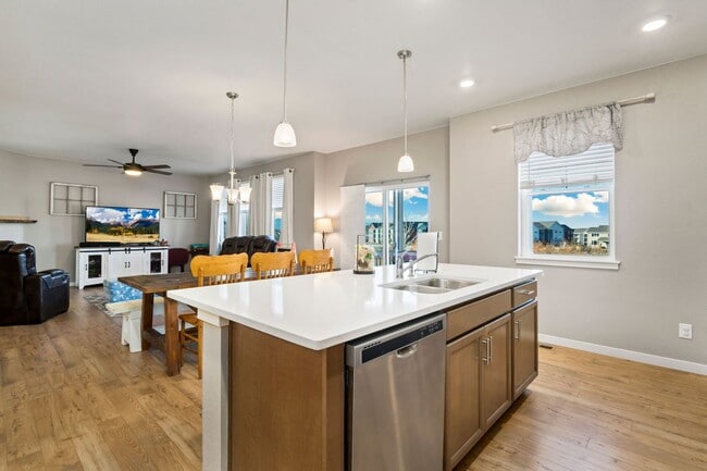 Building Photo - 4 Bedroom Overlooking Orchard in Windsor
