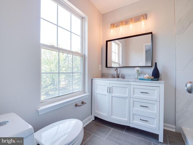 Primary Bedroom Bath - 22985 Whitehall Ter
