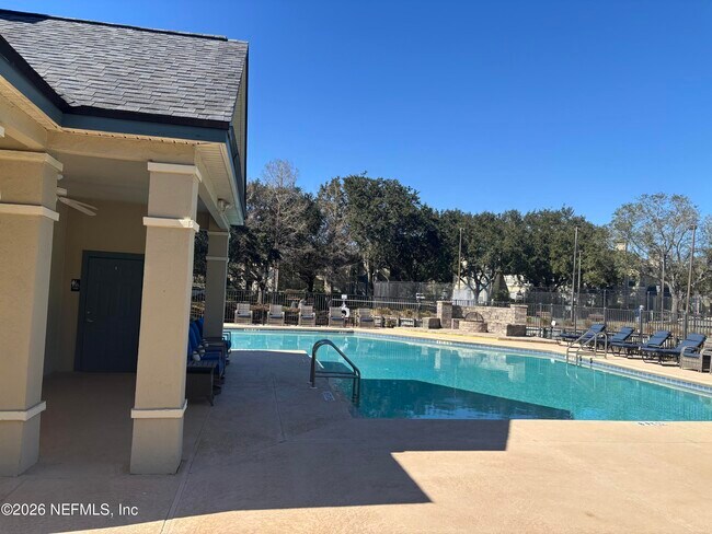 Building Photo - 13703 Richmond Park Dr N