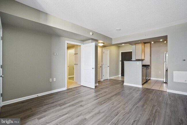 Building Photo - 851 N Glebe Rd