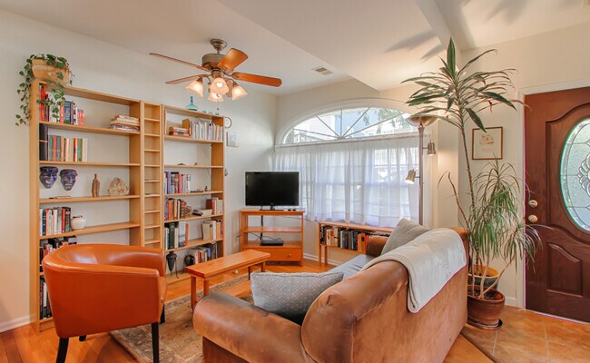 Building Photo - 16 Mendham Ave