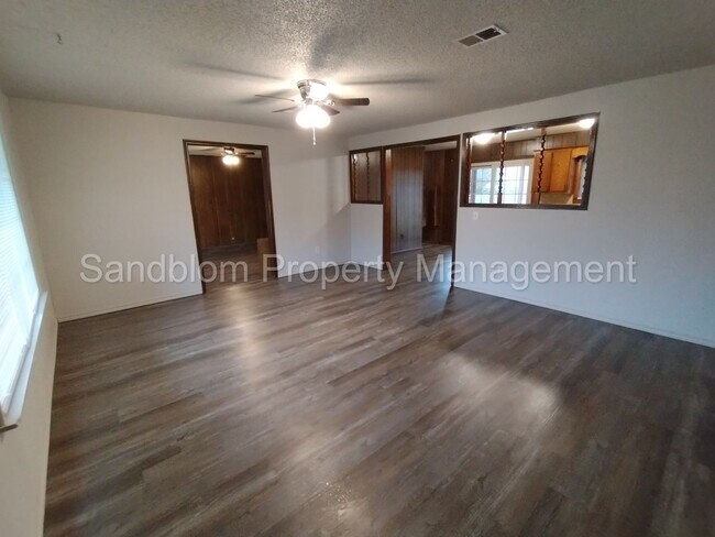 Building Photo - For Lease | Wagoner | $1,100 Rent