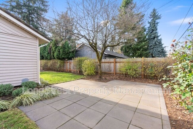 Building Photo - 7788 SE Thompson Rd