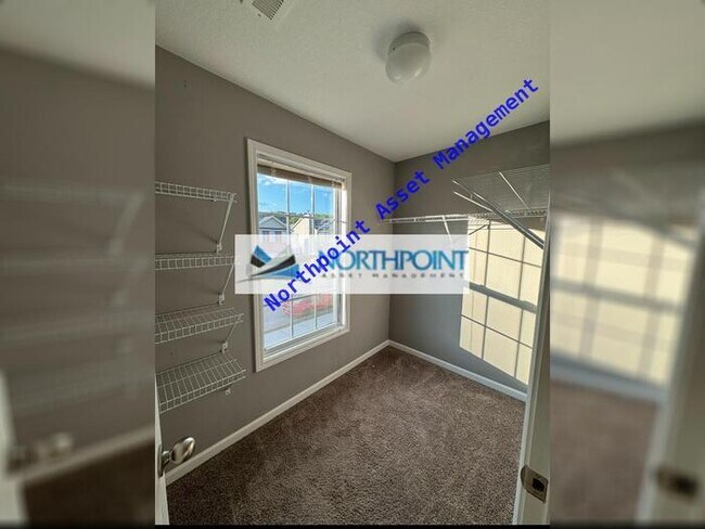 Building Photo - A beautiful 3 bed 2.5 bath home with a fen...