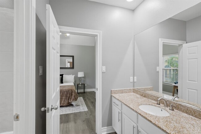 Building Photo - 9003 Bayview Cove Dr