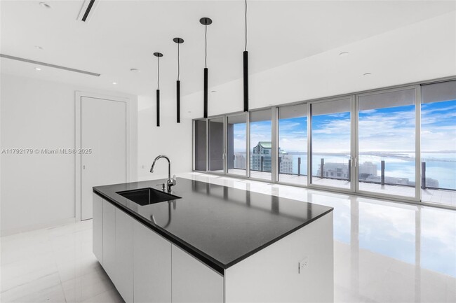 Building Photo - 300 Biscayne Blvd Way