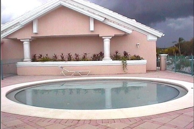 Building Photo - 120 Coco Plum Dr