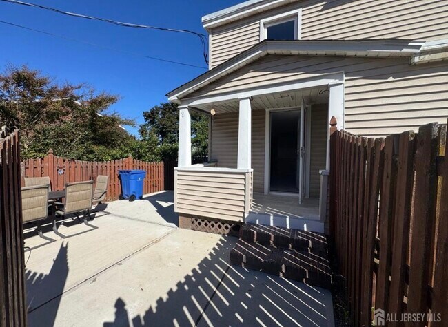 Building Photo - 139 Main St