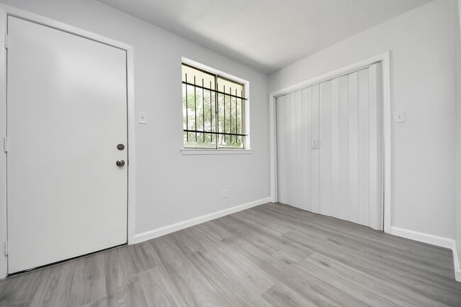 Building Photo - 4710 Lotus St
