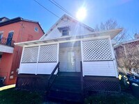 Building Photo - Recently Renovated - 3 bedroom 2 bathroom ...
