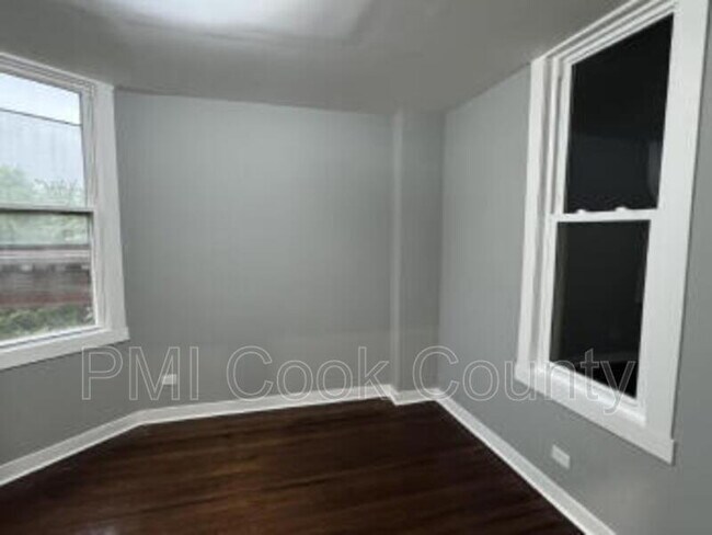 Building Photo - 1950 S Trumbull Ave