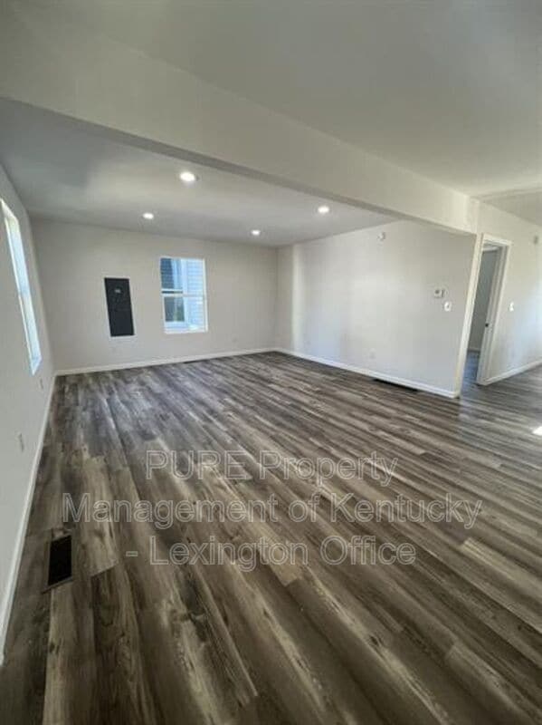 Building Photo - 1216 Pleasant St