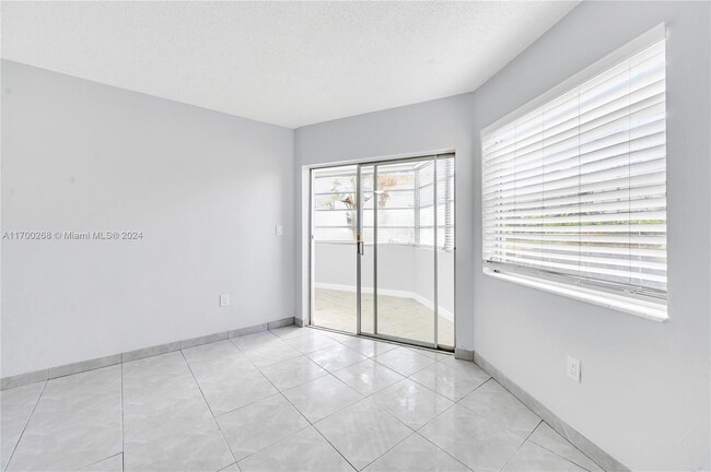 Building Photo - 1639 NE Miami Gardens Dr