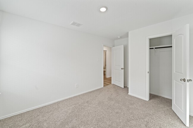 Building Photo - 1011 Vilana Rdg Ln