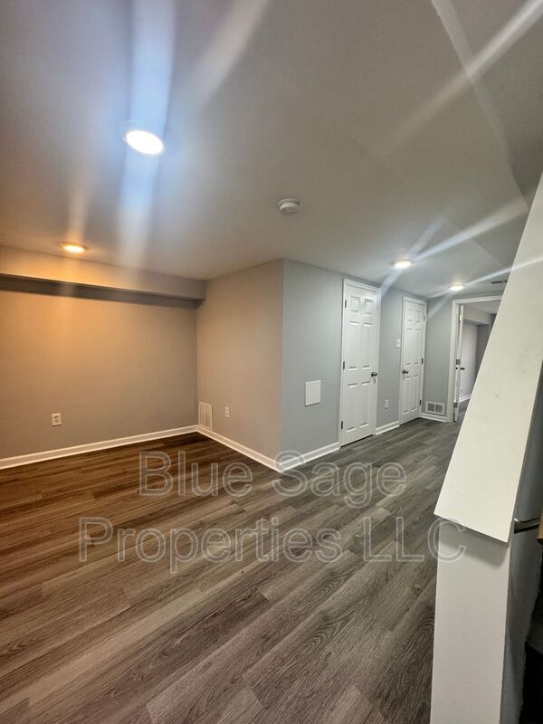 Building Photo - 398 Westmont Dr