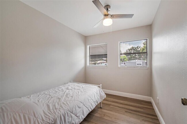 Building Photo - 211 Woodmere Blvd