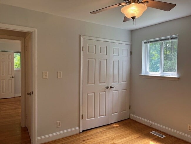 Building Photo - Spacious 3-Bedroom, 2-Bath located in the heart of Carrboro