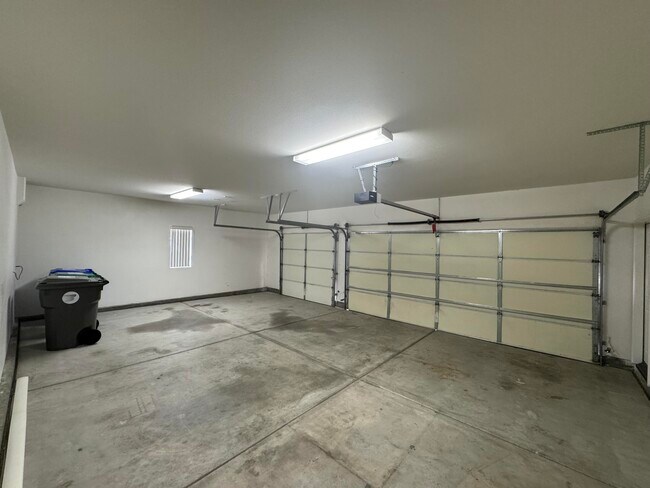 Building Photo - 74081 W Petunia Pl