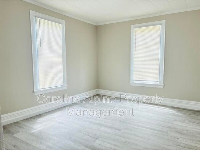 Building Photo - 721 S Church St