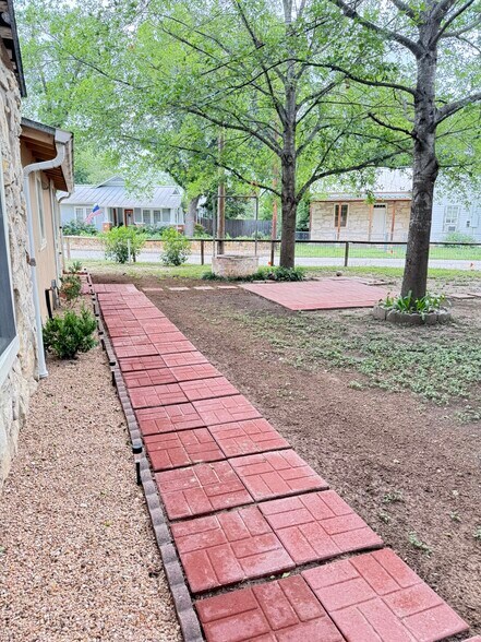 Building Photo - 1115 Isabella St