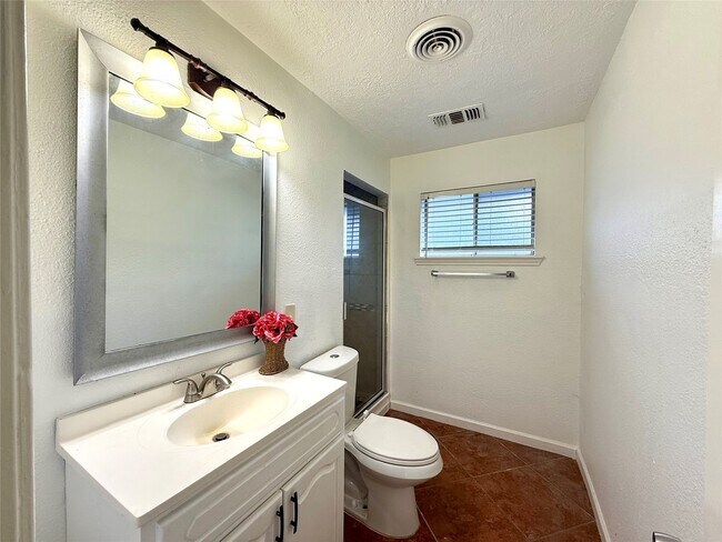 Building Photo - 9350 Guywood St