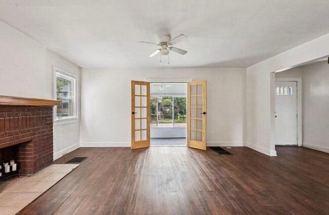 Building Photo - 1066 Kelton Ave