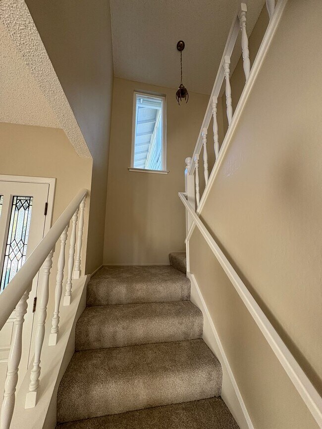 Building Photo - 1100 Limeridge Dr