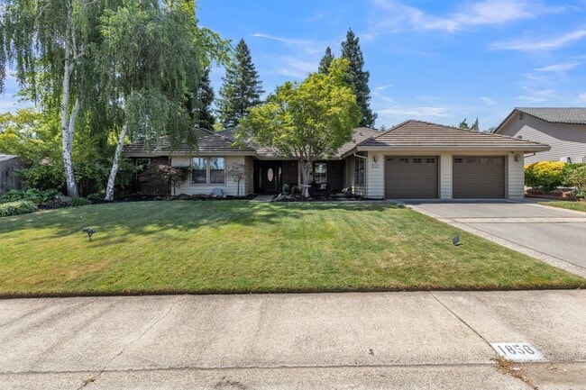 Building Photo - 1856 Ridgeview Dr