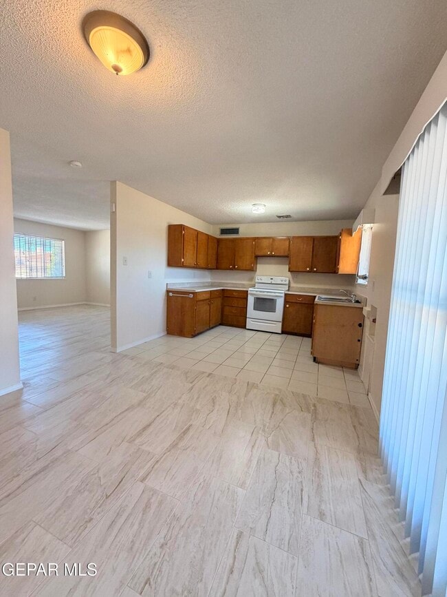 Building Photo - 5726 Waycross Ave