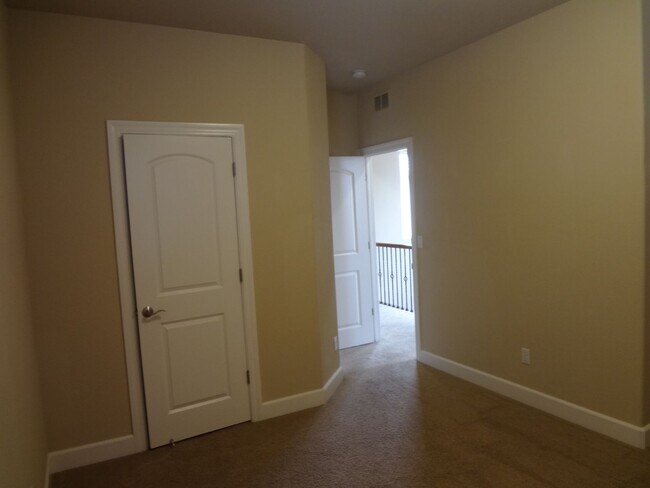 Building Photo - COMING SOON! Beautiful 5 bedroom Home in Lincoln Crossing Village!