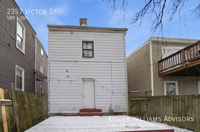Building Photo - 2357 Victor St