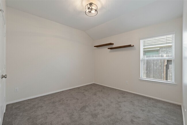 Building Photo - 323 Jewett Meadow Dr