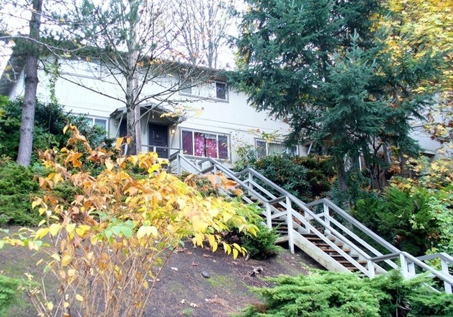 Building Photo - Pearlwood Townhome