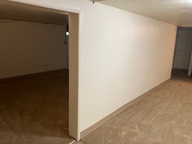 Building Photo - (487) 25th Street Duplex  2 Bdrm / 1 Bthrm