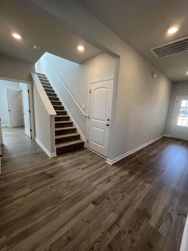 Building Photo - 6127 Japonica Ln