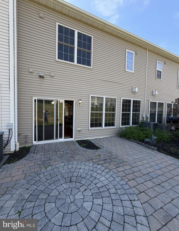 Building Photo - 677 Stoverdale Rd