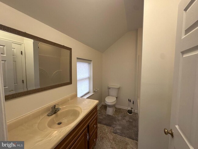 Building Photo - 205 S 7th St