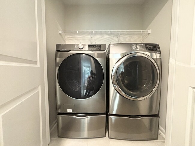 Building Photo - Beautifully Maintained Three Bedroom Townhouse!