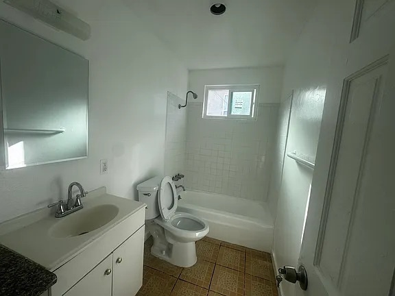 Building Photo - 1499 W 35th Pl