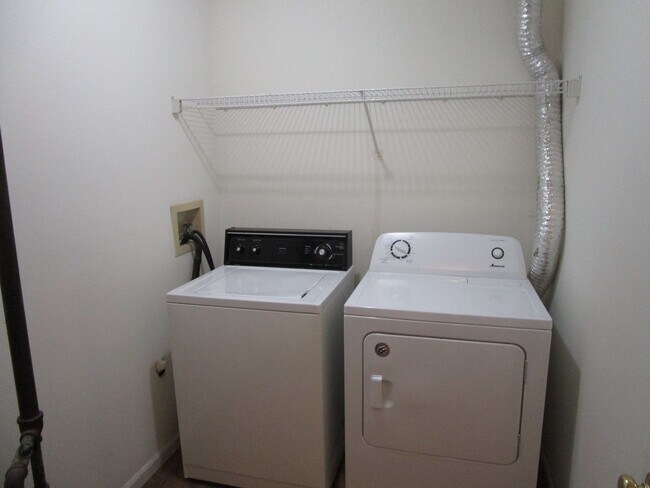 Building Photo - 3519-3521-3521 Prescott Dr