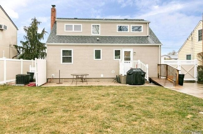 Building Photo - 250 N Rutherford Ave