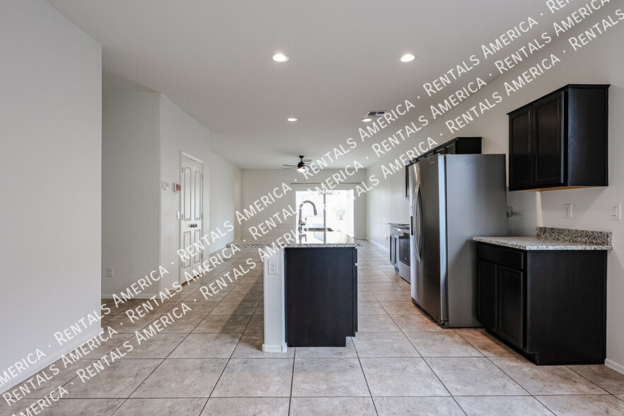 Building Photo - 36387 Pampoloma Ave