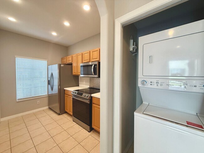 Building Photo - Pristine 3-Bed/2.5 Bath Townhome Ready for Move-in- Bradenton FL!!