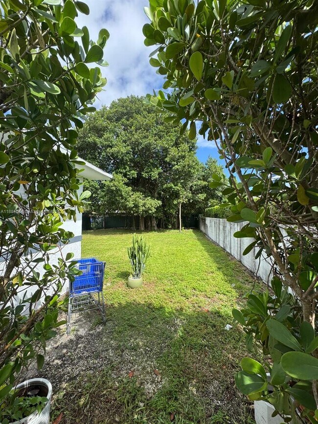 Building Photo - 27 NW 41st St