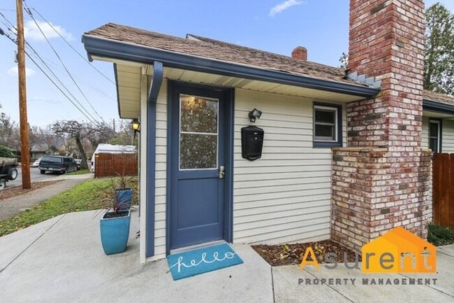 Building Photo - Great Unit Available Now!