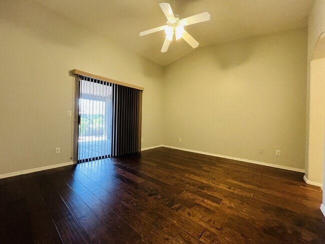Building Photo - 3 Bedroom Home in North Phoenix